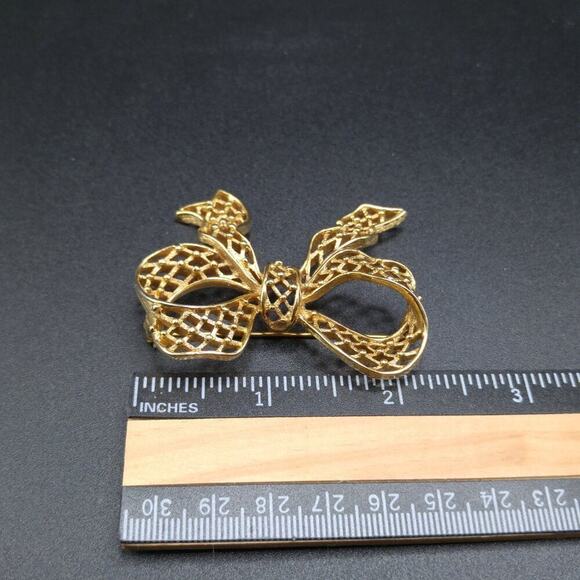Vintage Monet Bow Brooch, Gold Plated Open Work Design, 2" x 2 1/4" - Picture 7 of 9
